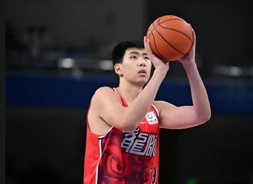 九游电脑版下载-离开广东队就爆发，徐昕是常规赛第一阶段盖帽王+篮板王